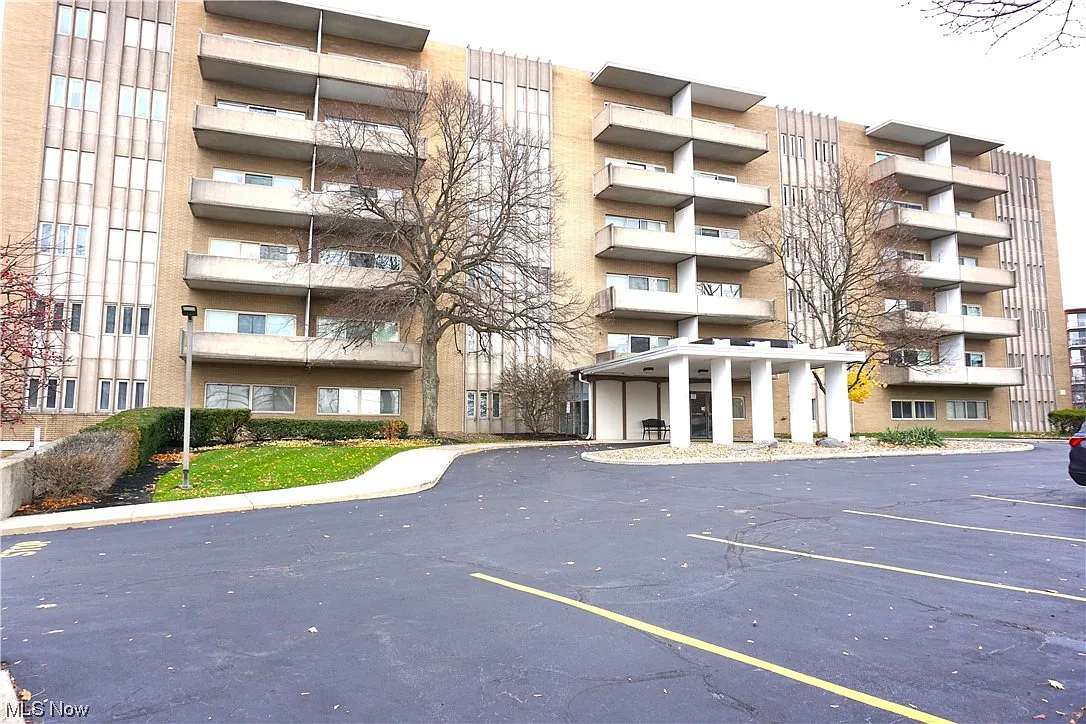 3167 Linden Rd APT 111 photo 1