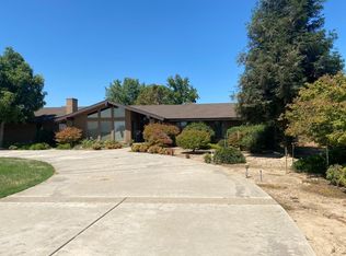 2343 S McCall Ave, Sanger, CA 93657