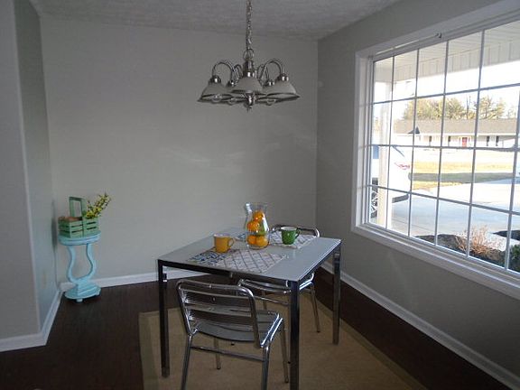 4th image of 160 Hickory Dr