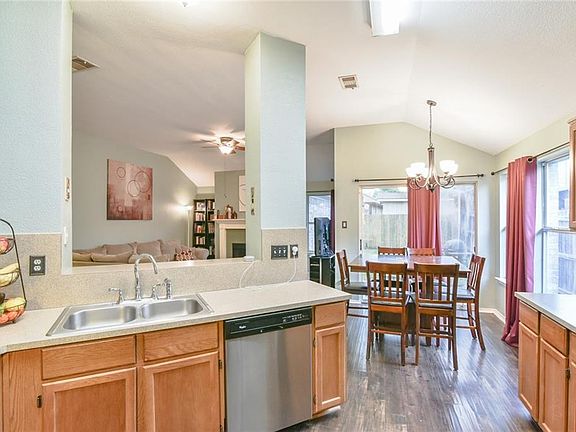 4th image of 3311 Beatty Dr