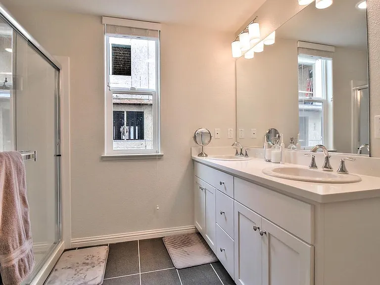 Mahuron Cir — Photo 5