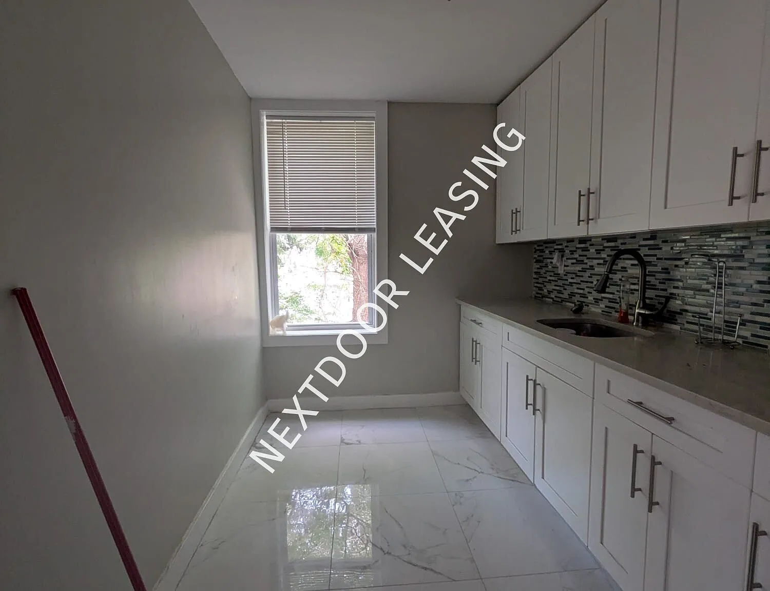398 Woodlawn Ave — Photo 2