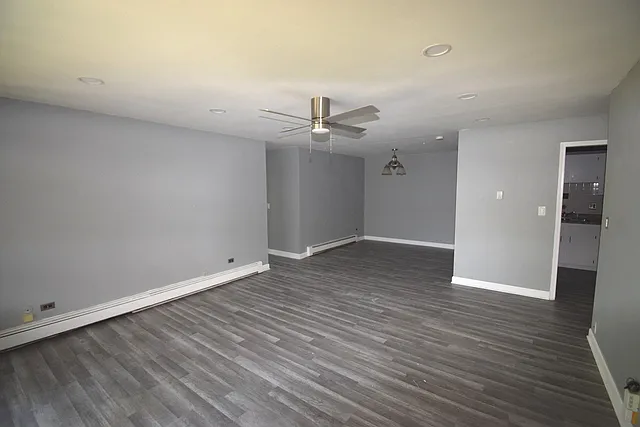9S120 Lake Dr #201 — Photo 6