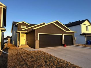 3692 Chinook Dr, Fargo, ND 58104
