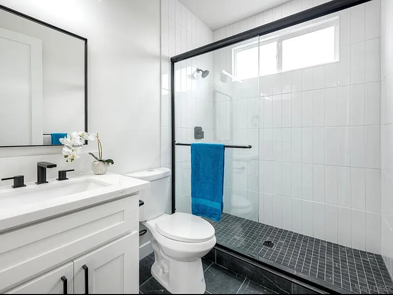 962 Florence St #1B — Photo 3