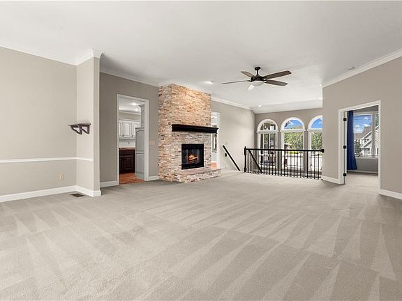 5th image of 2105 SW Wall St