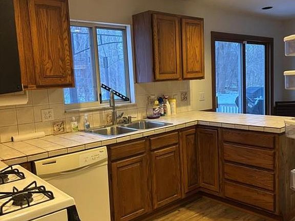 4th image of 6099 Brookwood Dr