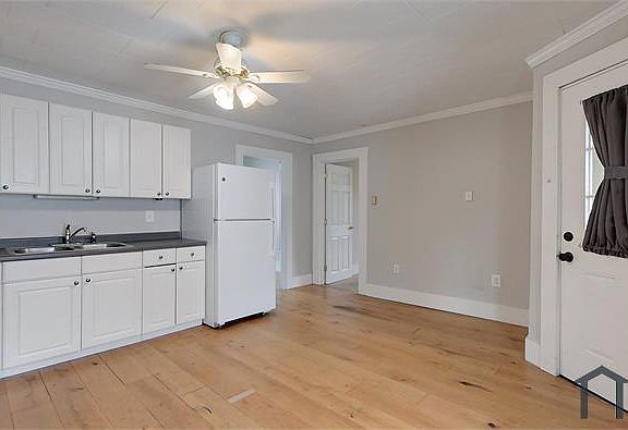 3rd image of 31 Leighton St #D