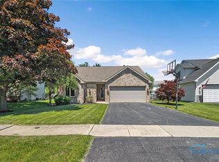 7262 Twin Lakes Rd, Perrysburg, OH 43551
