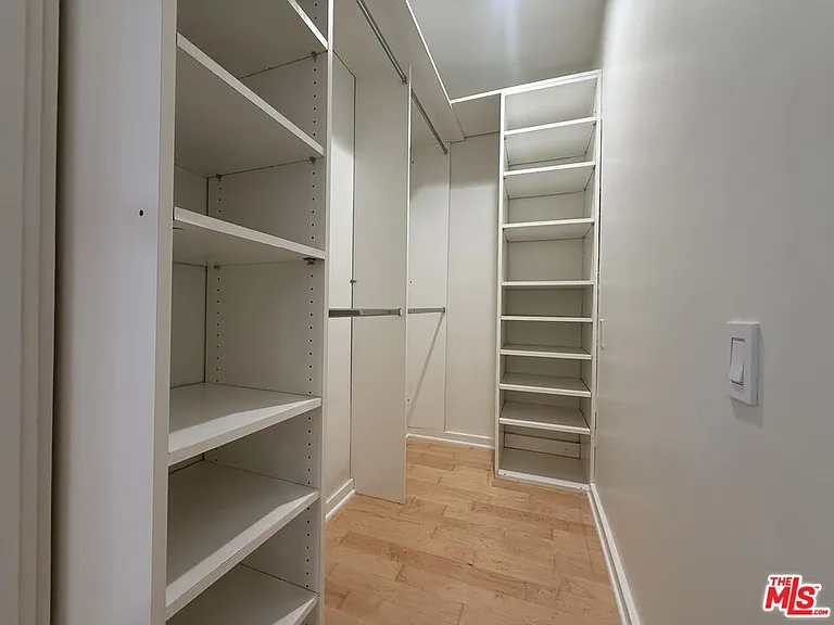 330 S Barrington Ave #309 — Photo 11