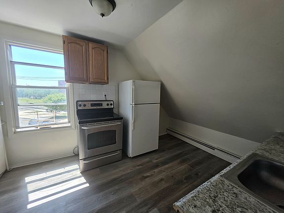 3rd image of 132 Morris St #3