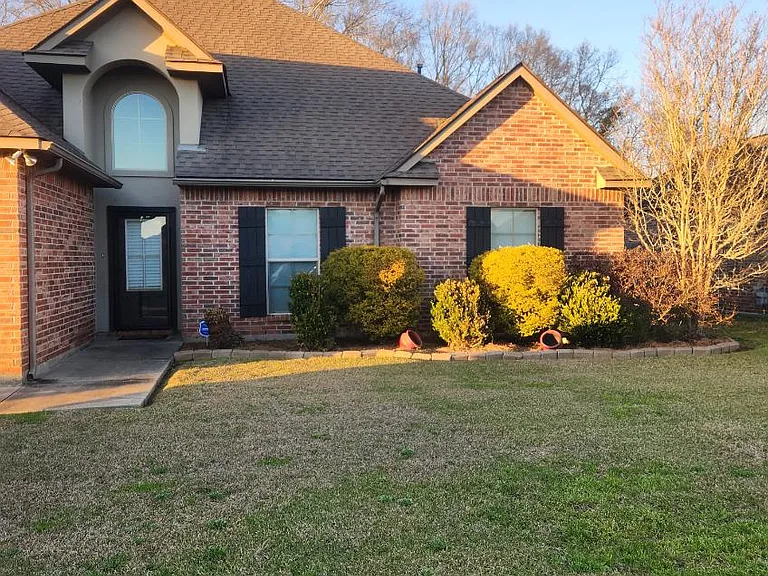 9011 Highland Oaks Ave — Photo 1
