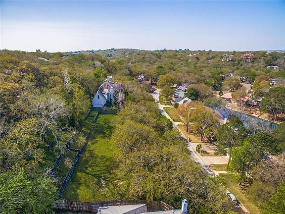 2nd image of 1413 Creekford Dr