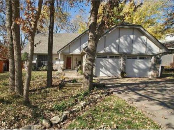1001 Sandhurst Dr