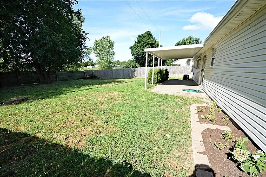 3 bed, 1250 sqft, $1,500 — Photo 3