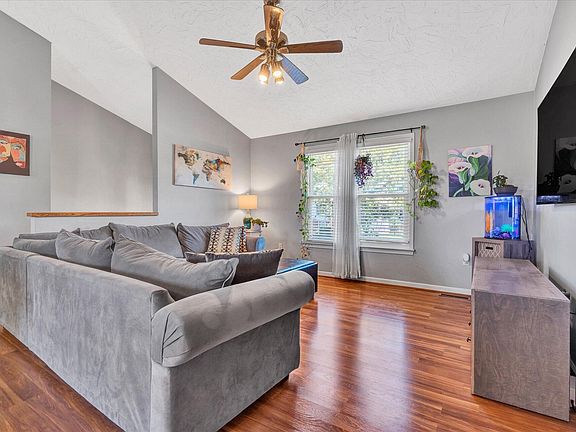 3rd image of 813 Alta Cir