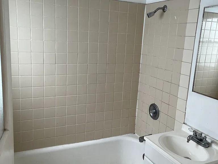 3820 Macarthur Blvd #1 — Photo 6