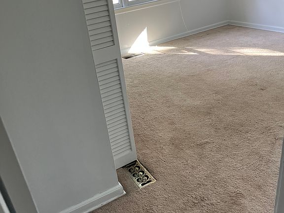 4th image of 1109 Glenoaks Dr