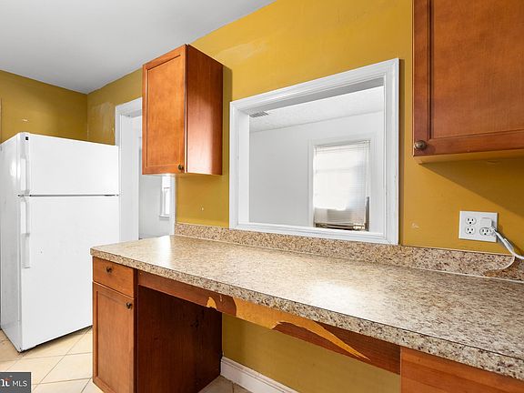 5th image of 905 Myrick St