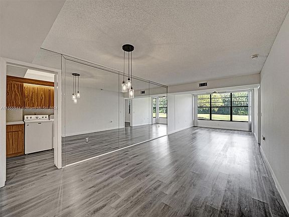 2nd image of 1516 Whitehall Dr APT 104