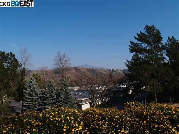 3rd image of 2229 Ptarmigan Dr APT 3