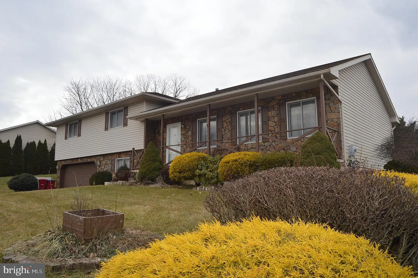 14 Carriage Dr photo 1
