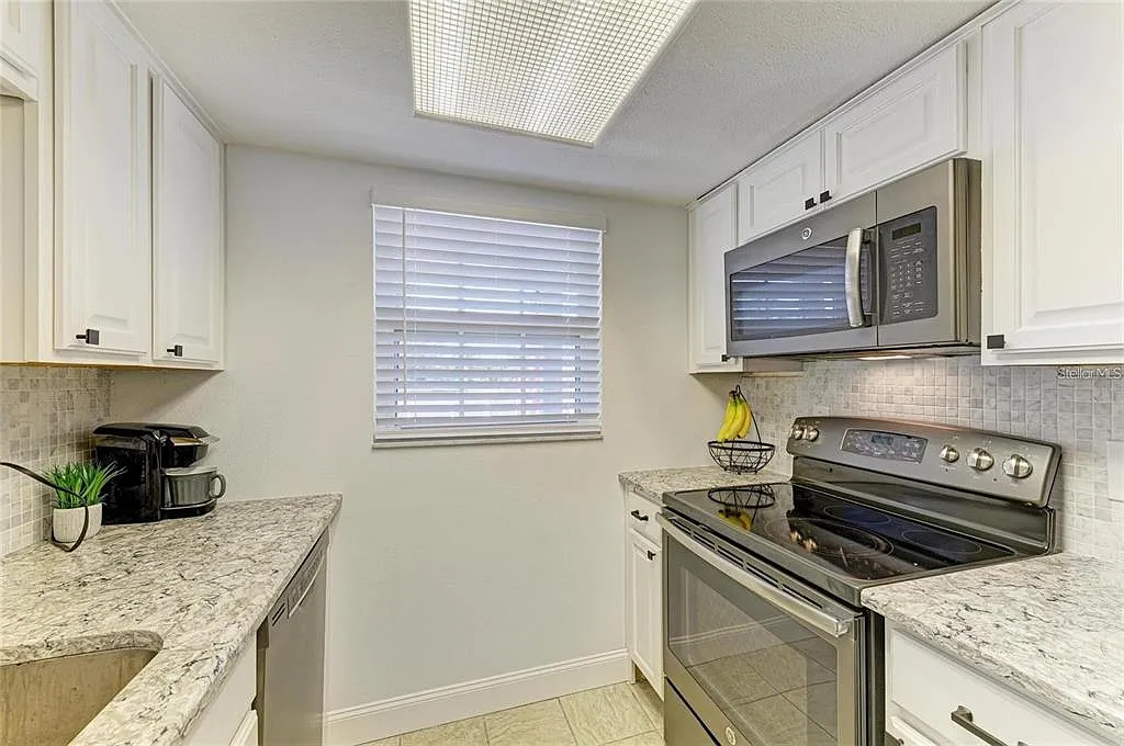 1 bed, 1.0 bath, 759 sqft, $1,950 — Photo 3