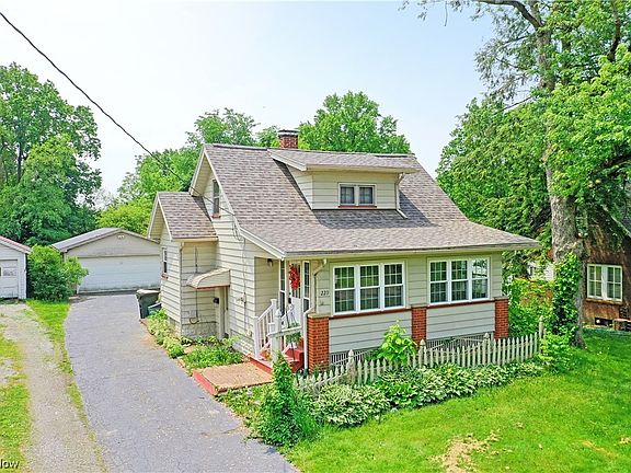 2nd image of 229 Meadowbrook Ave