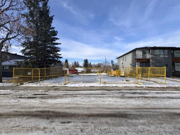 3711 41st St SW, Calgary, AB T3E 3L6