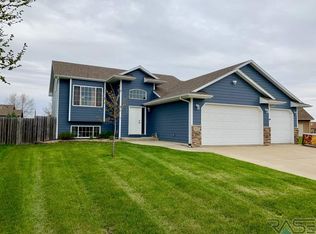 612 Saint Jerome St, Harrisburg, SD 57032