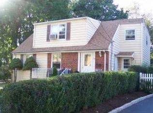 24 McAuliffe Dr, North Brunswick, NJ 08902