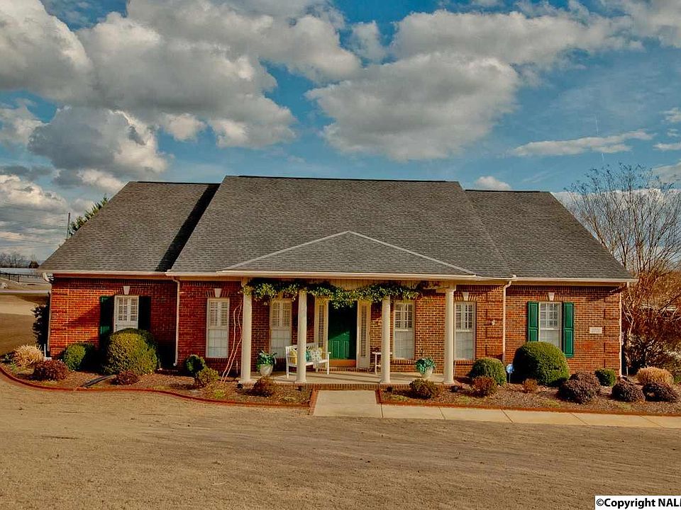 1st image of 2701 Persimmon Pl SE
