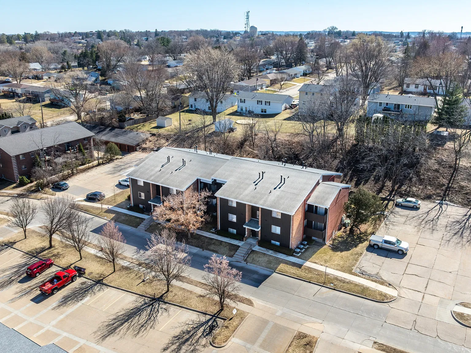 Raven Oaks Apartments — Photo 4