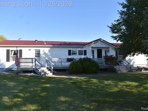 3393 McKinley Rd, China, MI 48054