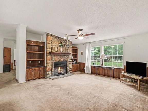 5th image of 2822 Carver Rd