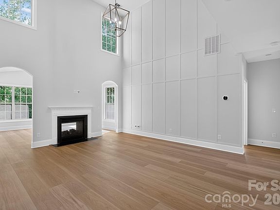 5th image of 152 Kentmere Ln