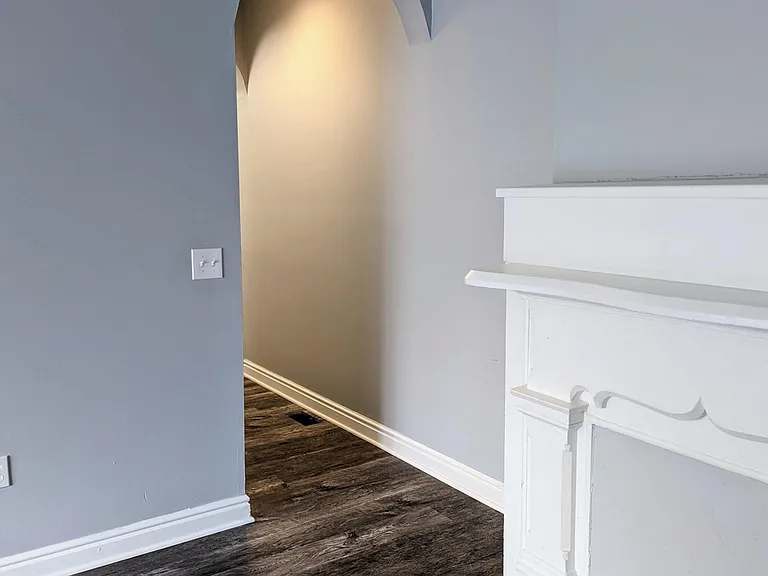 Hallway to kitchen