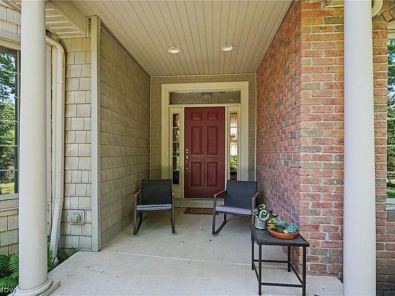 3rd image of 1250 Woodsview Dr