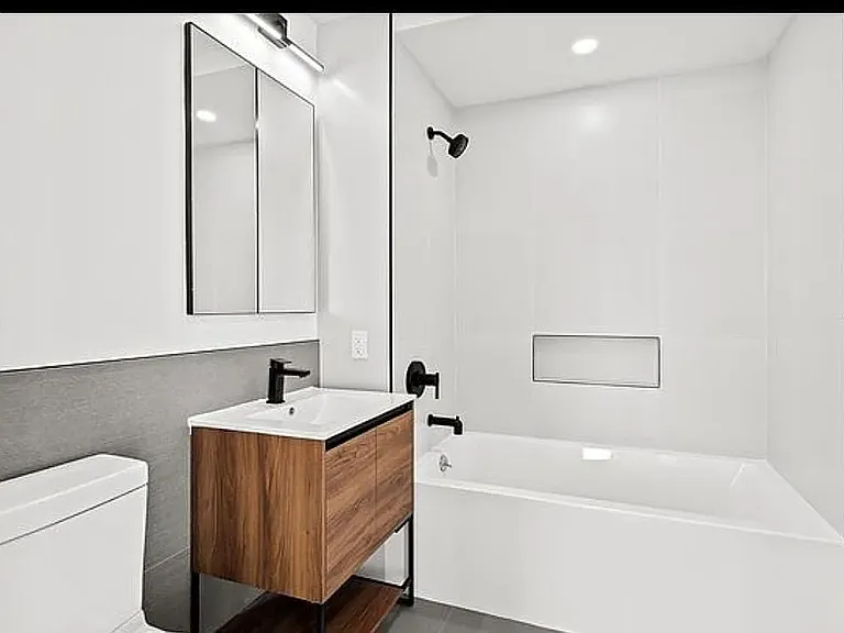 161 Meserole Ave #4B — Photo 7