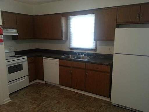 2nd image of 96 Brambleridge Ct APT 28