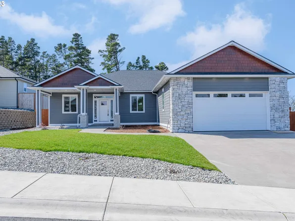 2120 Fir St, North Bend, OR 97459
