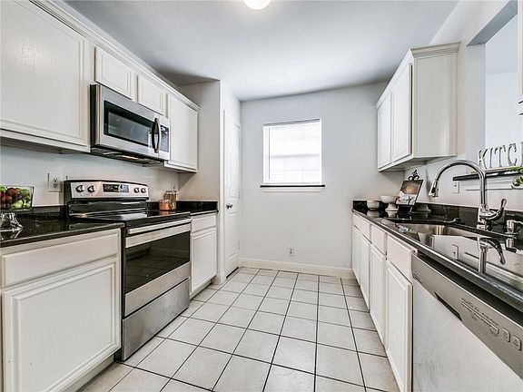 4th image of 1340 Buckingham Ln