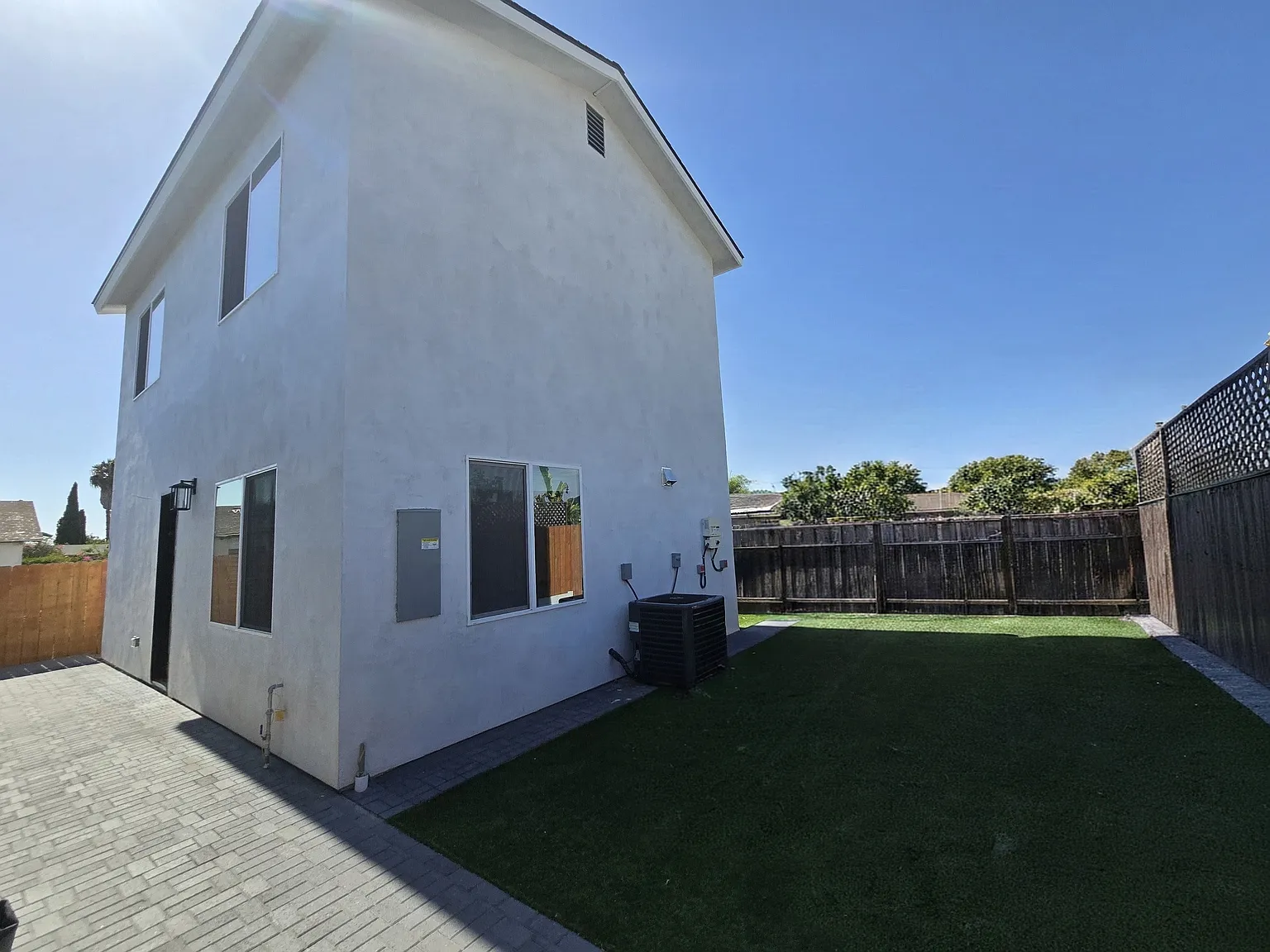 3 bed, 1200 sqft, $3,700 — Photo 3