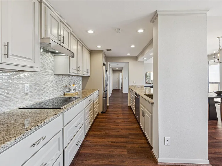 49 Briar Hollow Ln #1004 — Photo 9