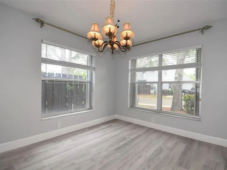 4801 Grapevine Way — Photo 8