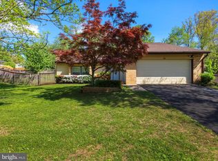 20 Running Brook Ln, Sterling, VA 20164