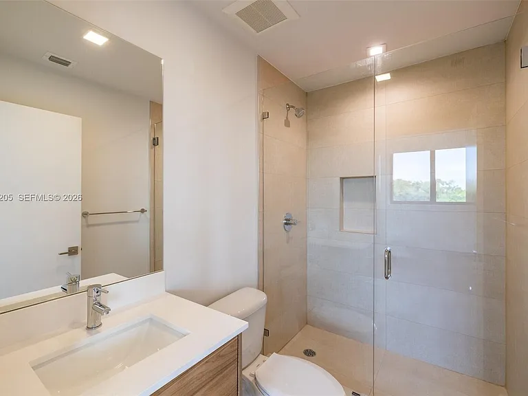 1376 SW 4th St #401 — Photo 18