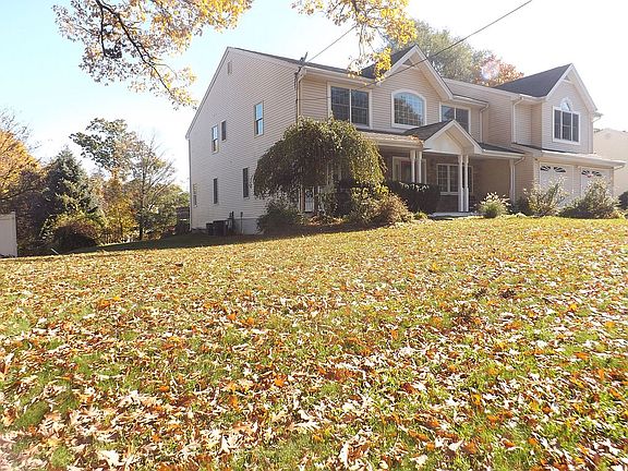 4th image of 80 Oriole St