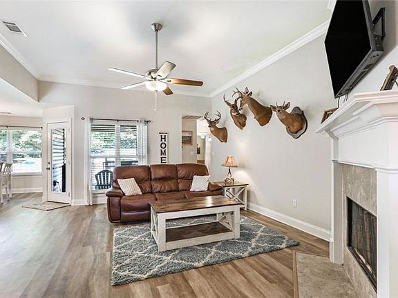 3rd image of 601 Evergreen Dr