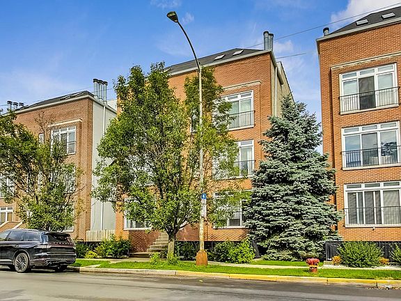 2nd image of 1718 W Diversey Pkwy #3